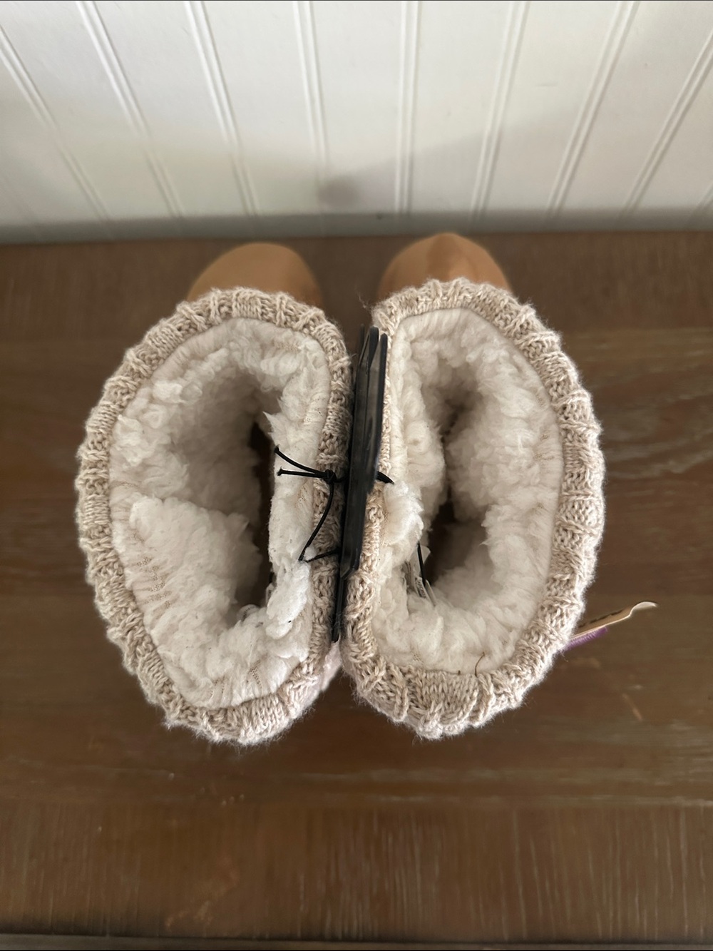 Muk Luks Tan Suede-Look Slipper Bootie with Cream Cable Knit Cuff NEW sz M 7/8 - Picture 9 of 11